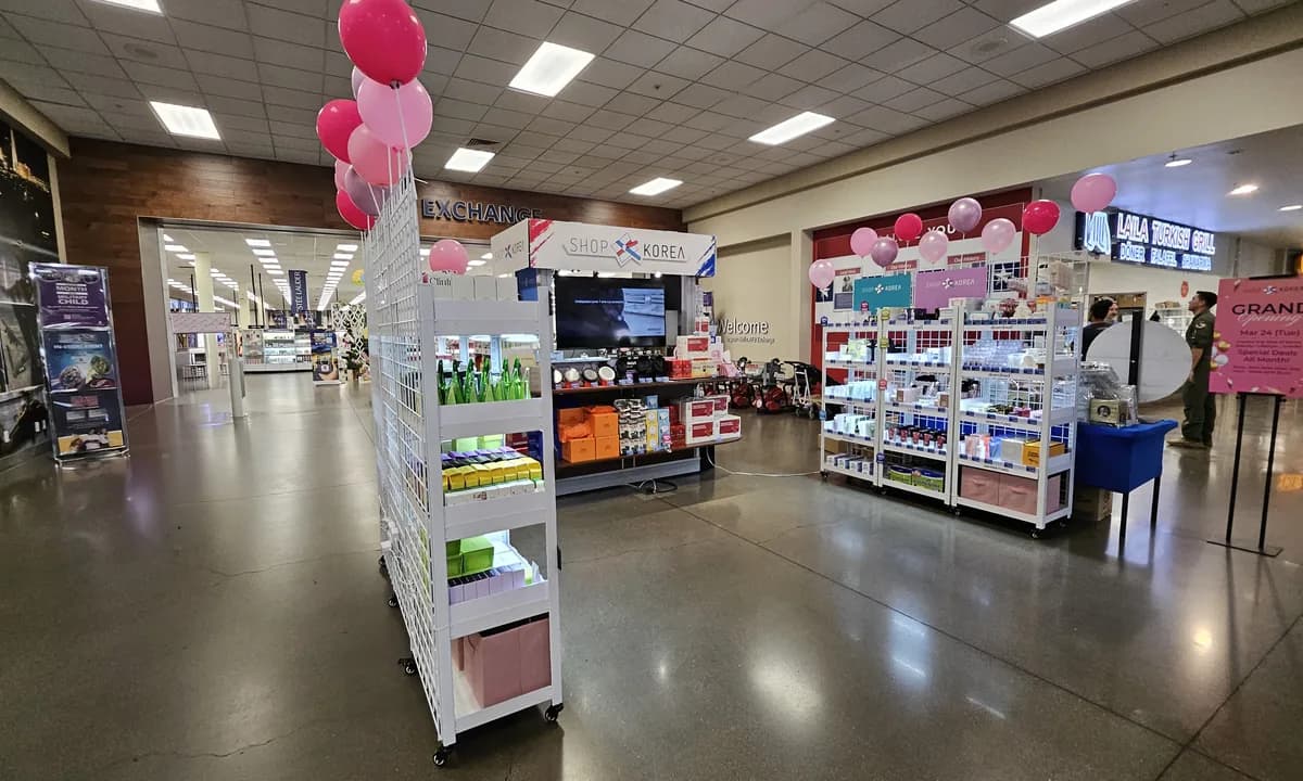 넬리스 공군기지 Shop Korea 매대 전경